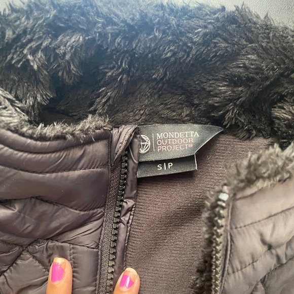 NWOT Puffer Vest - Picture 2 of 3